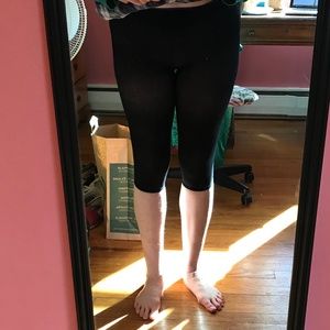 Capezio L/XL Black Capri Crop Footless Tights